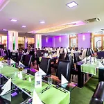 Vecsecity Hotell 4*