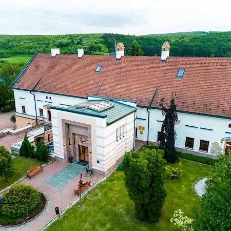 Hotell Vecsecity 4*