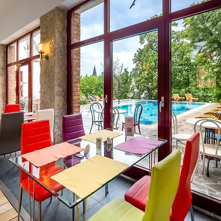 Vecsecity 4* Hernadvecse