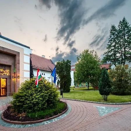 Vecsecity 4* Hernadvecse