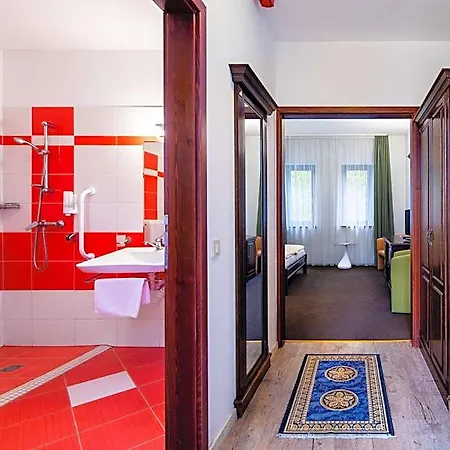 Vécsecity Hotel 4*