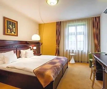 Hotel Vecsecity 4*