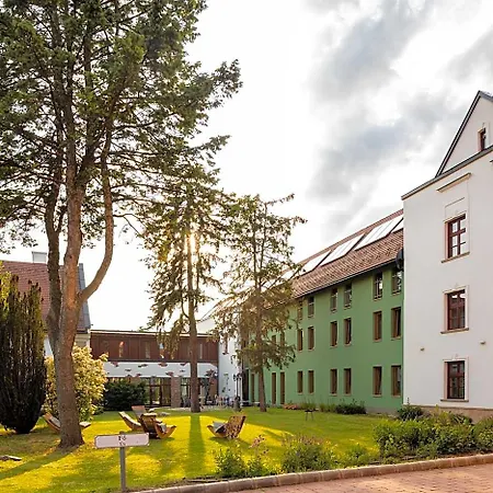 Vecsecity 4* Hernadvecse